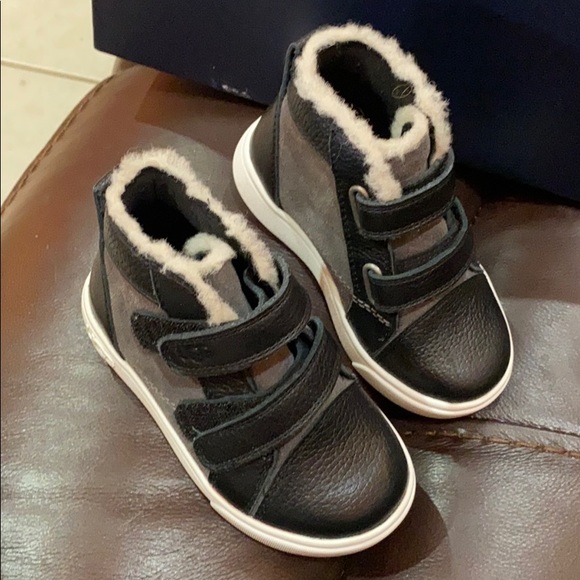 UGG TODDLER RENNON II - Picture 1 of 3
